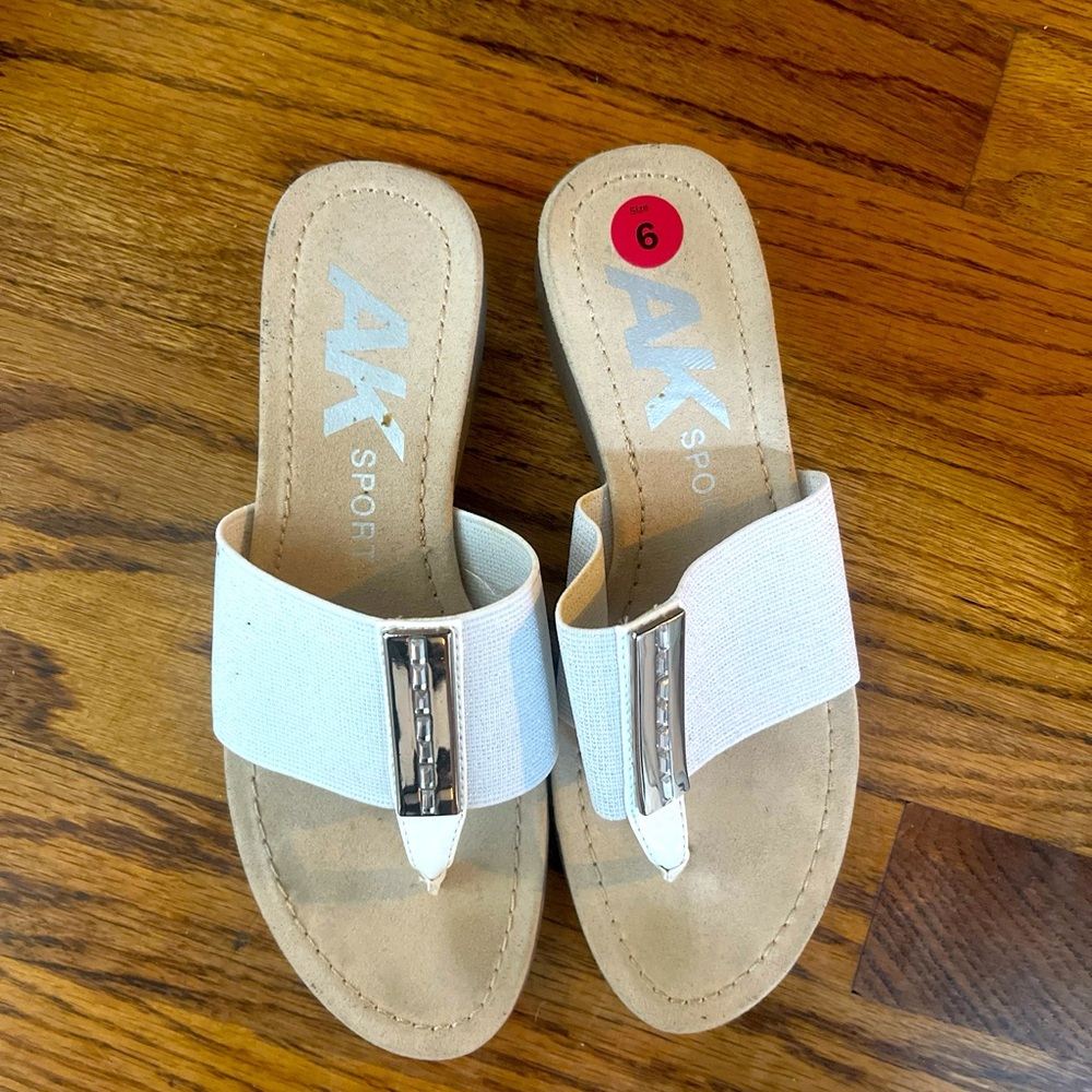 Anne Klein Sport ladies slip on stretch thong wedge sz 6 excellent condition